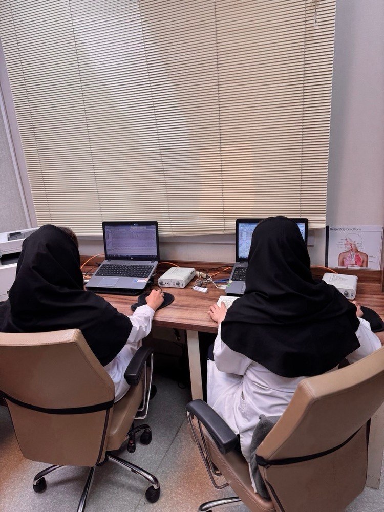 ایستگاه مانیتورینگ تکنیسین‌های خواب کلینیک ولیعصر تبریز